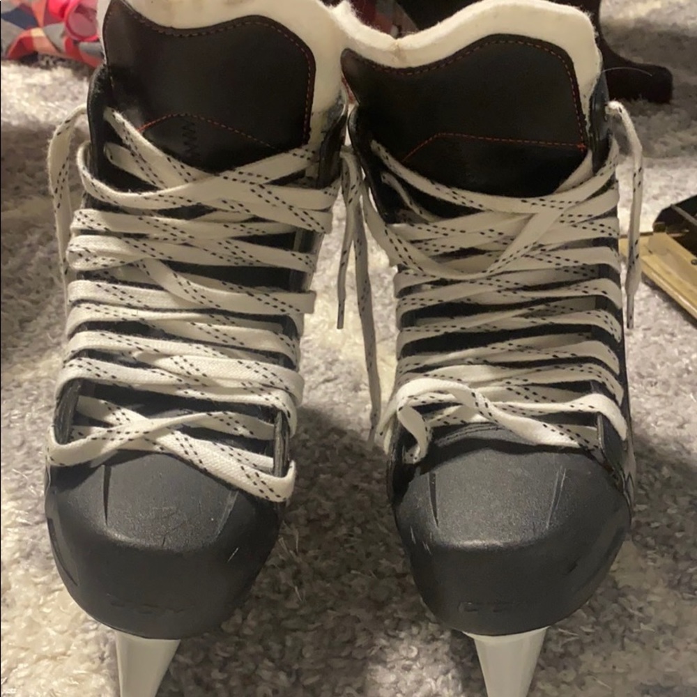 CCM hockey skates